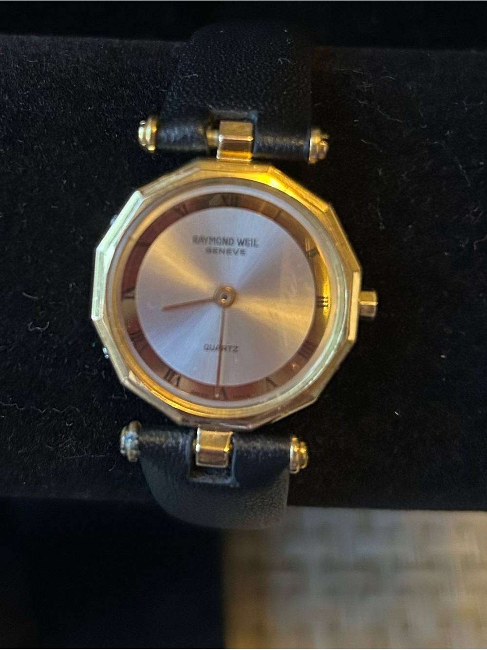 Vintage Raymond Weil 18 karat electroplated watch. Number 9012.